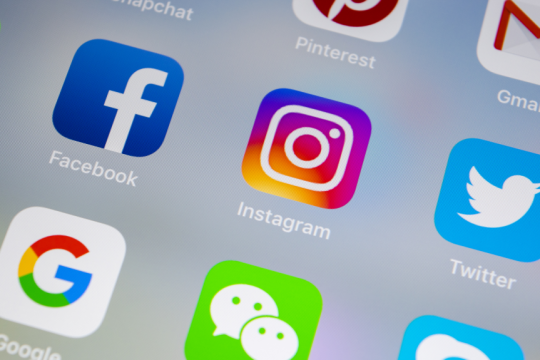 facebook - Instagram - Twitter